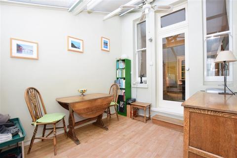 3 Beachborough Road, Folkestone, CT19 4AB