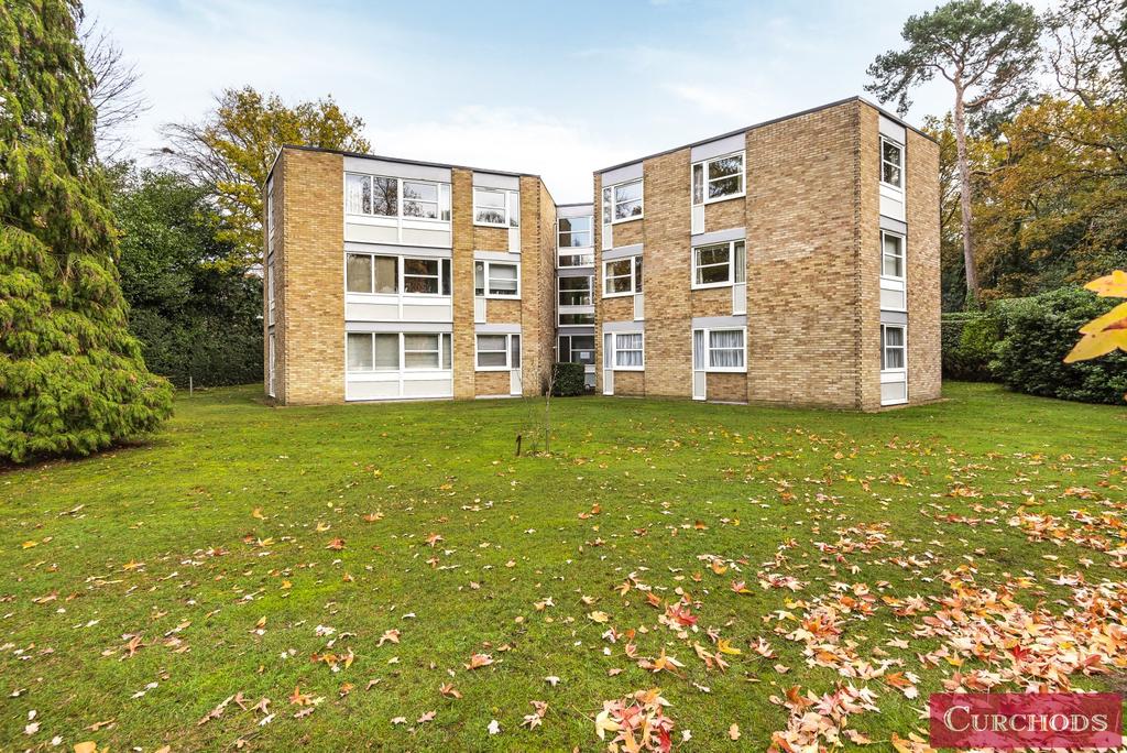 Heathside, Weybridge, KT13 2 bed apartment £355,000