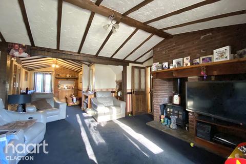 4 Bockings Grove, Clacton-on-sea, CO16 8DL