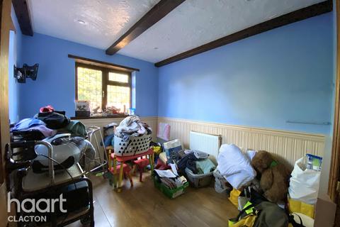 4 Bockings Grove, Clacton-on-sea, CO16 8DL