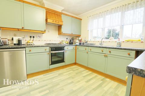16 Cabin Close, Carlton Colville, Lowestoft, NR33 8GW