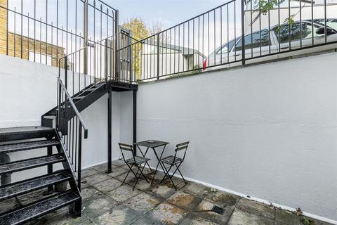 33 Allen Road, London, N16 8RX