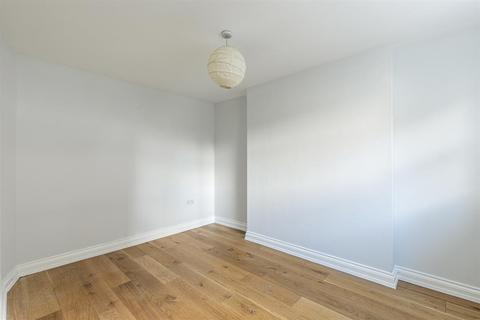 33 Allen Road, London, N16 8RX