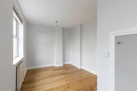 33 Allen Road, London, N16 8RX
