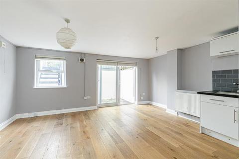 33 Allen Road, London, N16 8RX