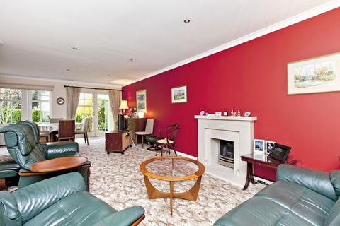 8 Braehead Park, Edinburgh, EH4 6AX