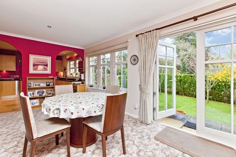 8 Braehead Park, Edinburgh, EH4 6AX