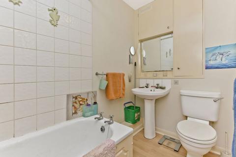 14/1 Sandport, Edinburgh, EH6 6PL
