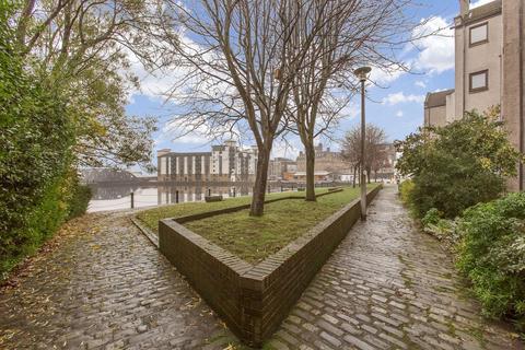 14/1 Sandport, Edinburgh, EH6 6PL