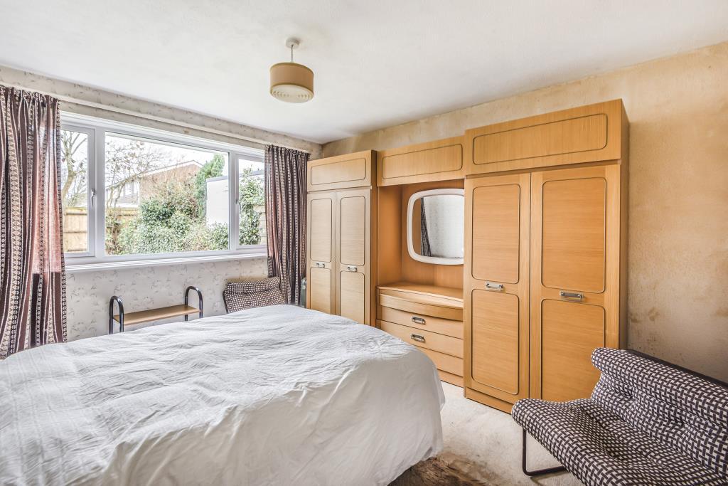 Carterton, Oxfordshire, OX18 2 bed semidetached bungalow for sale £