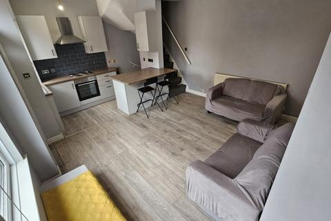 4 bedroom terraced house to rent, Thornville Road, Hyde Park, Leeds, LS6 1JY