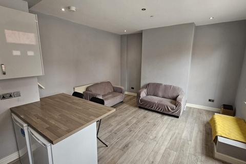 4 bedroom terraced house to rent, Thornville Road, Hyde Park, Leeds, LS6 1JY