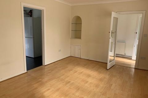 3 bedroom semi-detached house to rent, Ingleway, London, N12