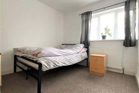 3 bedroom semi-detached house to rent, Ingleway, London, N12