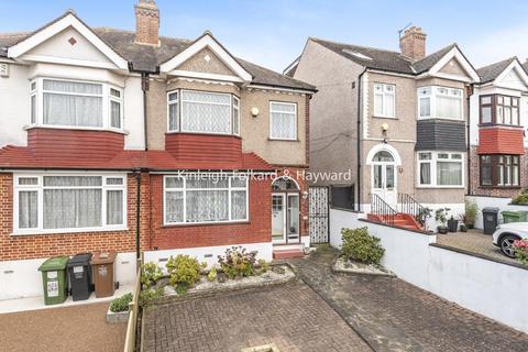 139 Thornsbeach Road, London, SE6 1HB