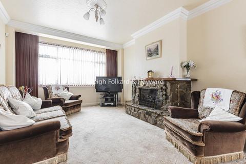 139 Thornsbeach Road, London, SE6 1HB