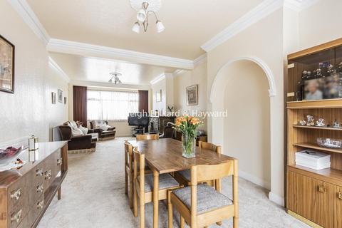 139 Thornsbeach Road, London, SE6 1HB