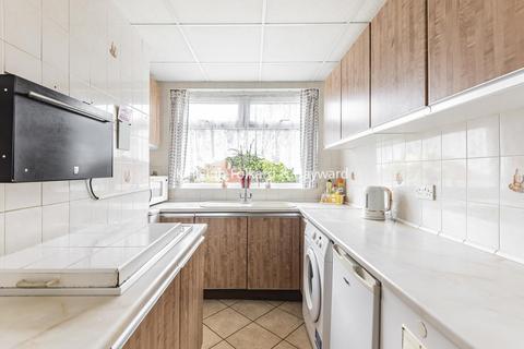 139 Thornsbeach Road, London, SE6 1HB