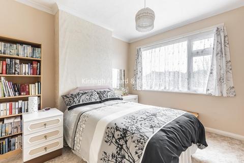 139 Thornsbeach Road, London, SE6 1HB