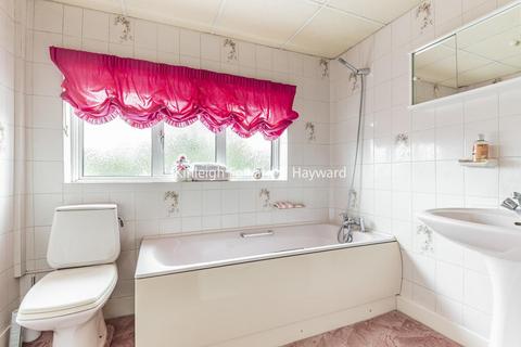 139 Thornsbeach Road, London, SE6 1HB