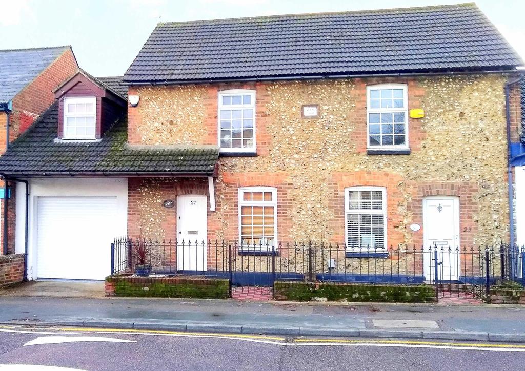 St Johns Road, Boxmoor 3 bed semidetached house £500,000