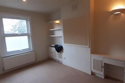 82b Birkhall Road, London, SE6 1TD