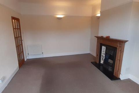 82b Birkhall Road, London, SE6 1TD