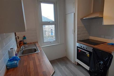 82b Birkhall Road, London, SE6 1TD