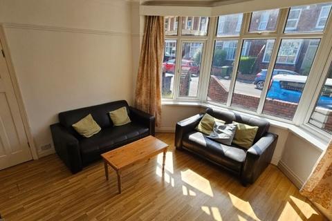3 bedroom semi-detached house to rent, 6 Newport Mount, Headingley, Leeds, LS6 3DB