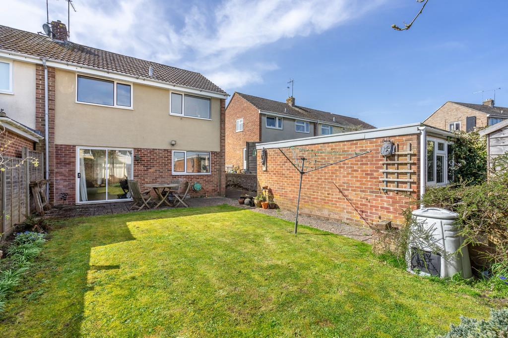 White Lion Park, Malmesbury 3 bed semidetached house £285,000