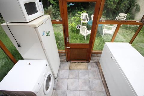 3 bedroom semi-detached house to rent, 4 Newport Mount, Headingley, Leeds, LS6 3DB