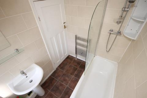 3 bedroom semi-detached house to rent, 4 Newport Mount, Headingley, Leeds, LS6 3DB