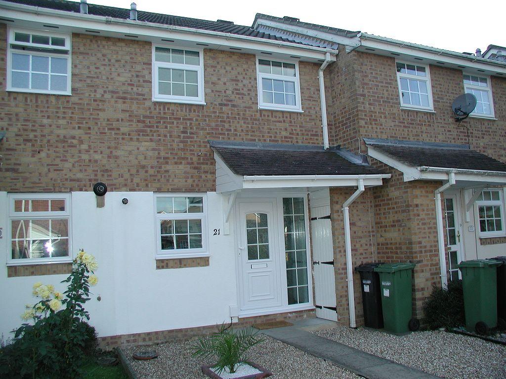 Cudworth Mead, Hedge End 2 bed terraced house £895 pcm (£207 pw)