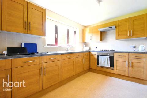 4 bedroom detached house to rent, Dove Close, Derby