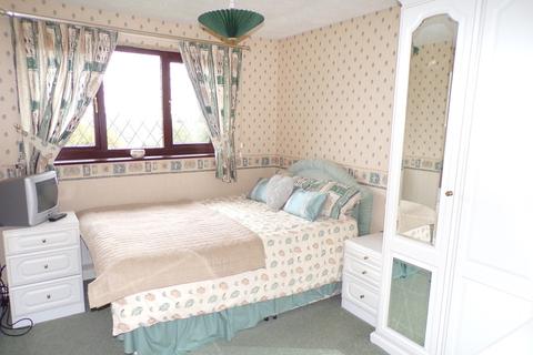 12 Buckingham Crescent, Clayton, Bradford, BD14 6EJ