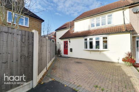 15 Harlesden Close, Romford, RM3 9HU