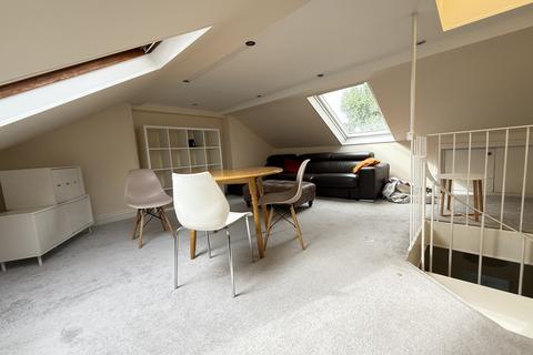 2 bedroom flat to rent, Batoum Gardens, London W6