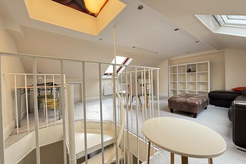 2 bedroom flat to rent, Batoum Gardens, London W6