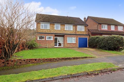 5 Ridgeway Drive, Dorking, RH4 3AN