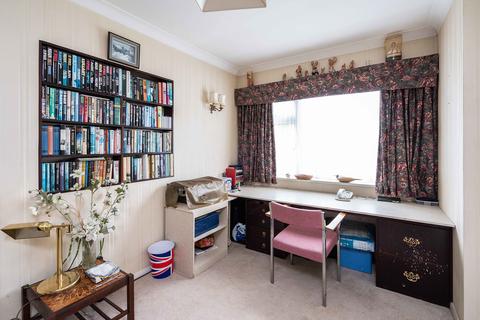 5 Ridgeway Drive, Dorking, RH4 3AN