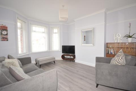 2 bedroom apartment to rent, Markham Road, Charminster