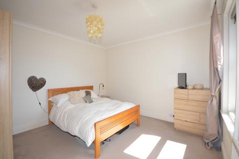 2 bedroom apartment to rent, Markham Road, Charminster