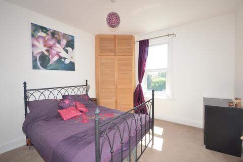 2 bedroom apartment to rent, Markham Road, Charminster