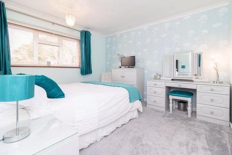 32 Headland Way, Lingfield, RH7 6BP