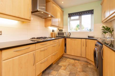 32 Headland Way, Lingfield, RH7 6BP