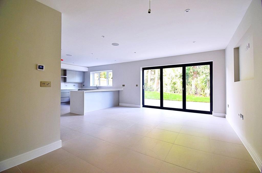 Sandy Mews, Manor Road, Sherborne St John, Hampshire, RG24 3 bed detached house £650,000