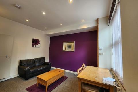 Autumn Place, Hyde Park, Leeds, LS6 1RJ