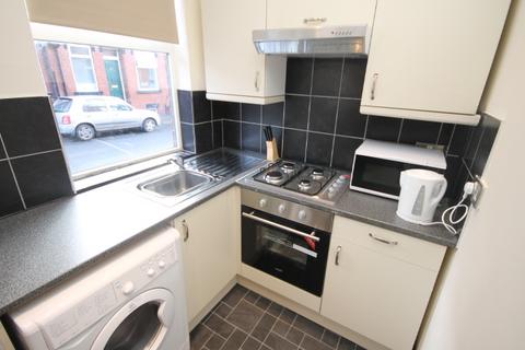 2 bedroom terraced house to rent, Autumn Place, Hyde Park, Leeds, LS6 1RJ