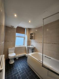 2 bedroom terraced house to rent, Autumn Place, Hyde Park, Leeds, LS6 1RJ