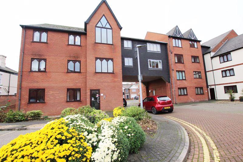 Grosvenor Crescent, Grimsby 2 bed apartment for sale £120,000